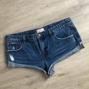 Free people cheeky denim jean shorts size 29